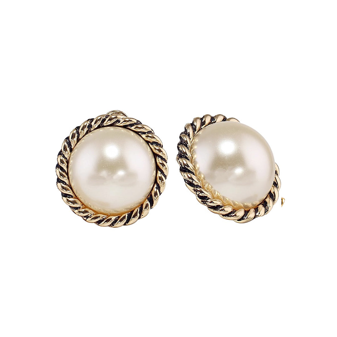Amantis Stud Earrings