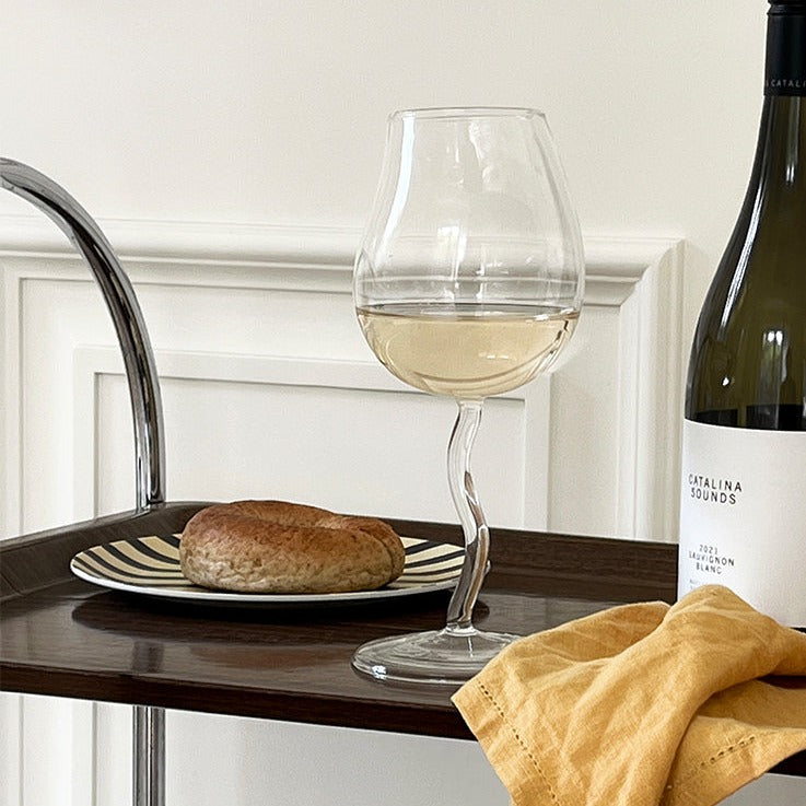 More - Curve Wine Glass