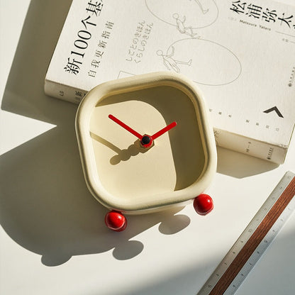 Momo - Mini Clock