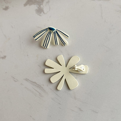Doya Stud Earrings