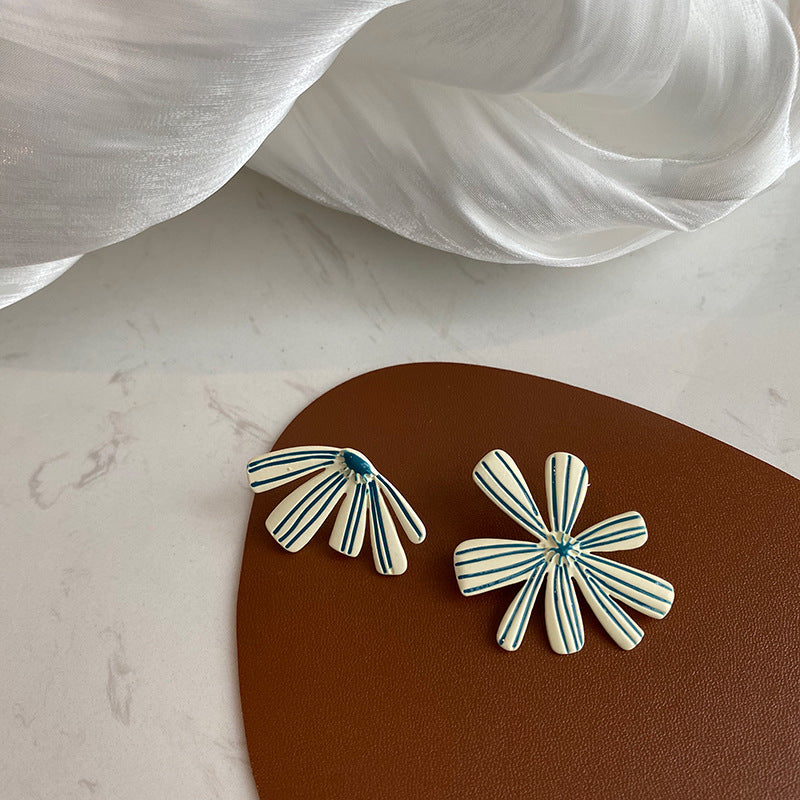 Doya Stud Earrings